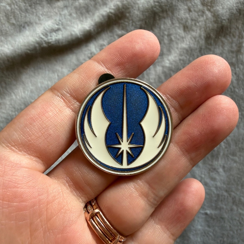Disney Star Wars Jedi Order Symbol Trading Pin Blue White Silver - C767
